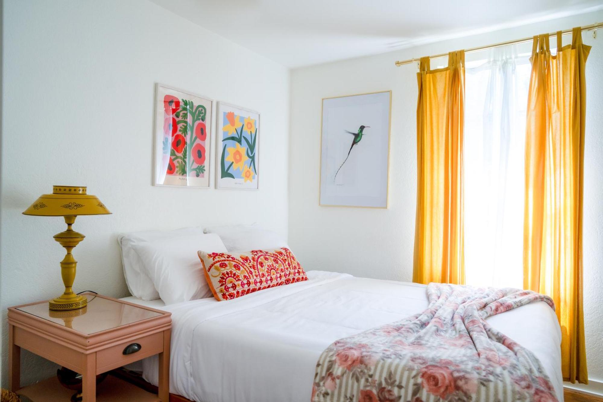 Stylish, Artsy Bungalow Central Eastside Austin Eksteriør billede
