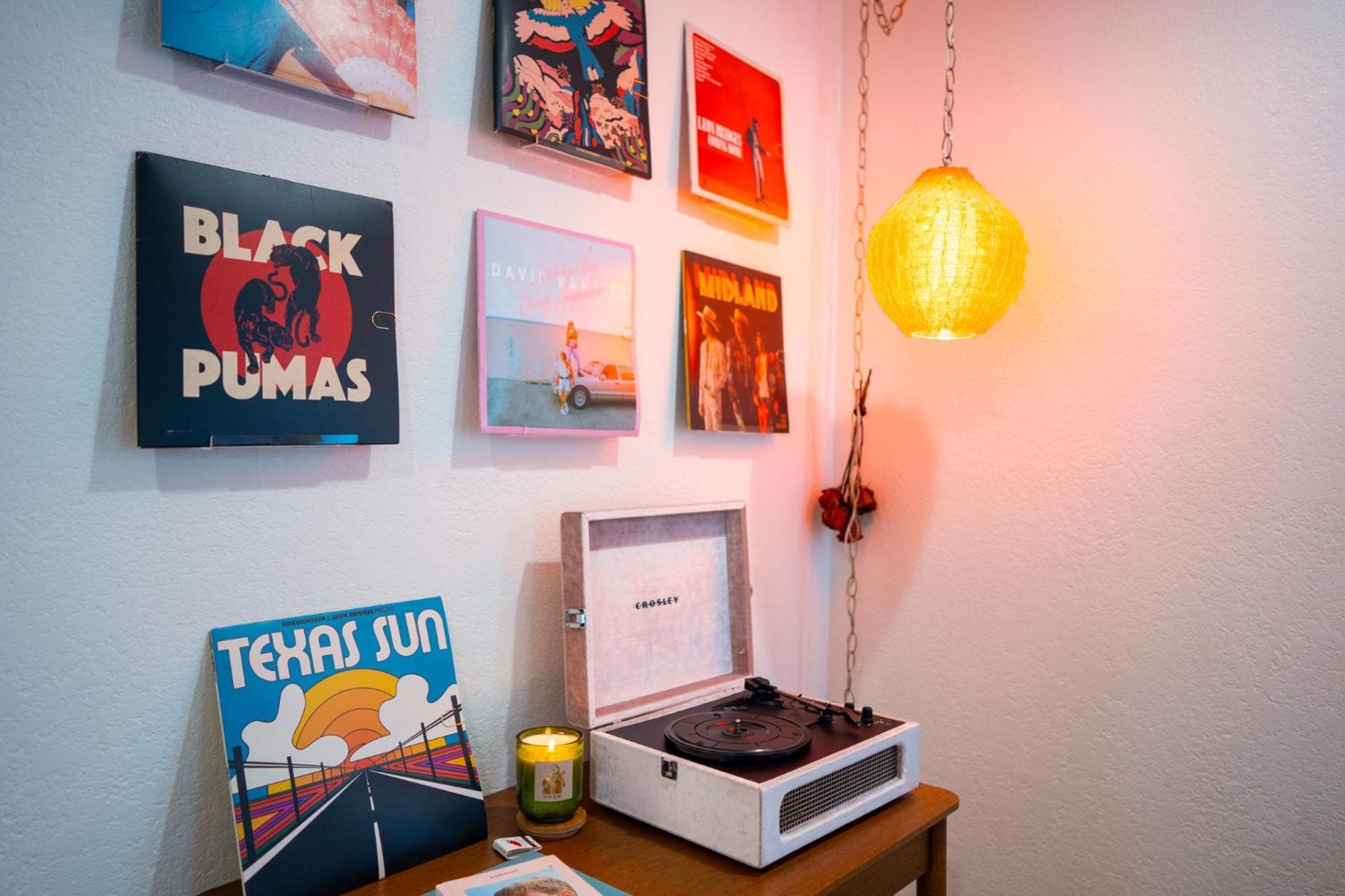 Stylish, Artsy Bungalow Central Eastside Austin Eksteriør billede
