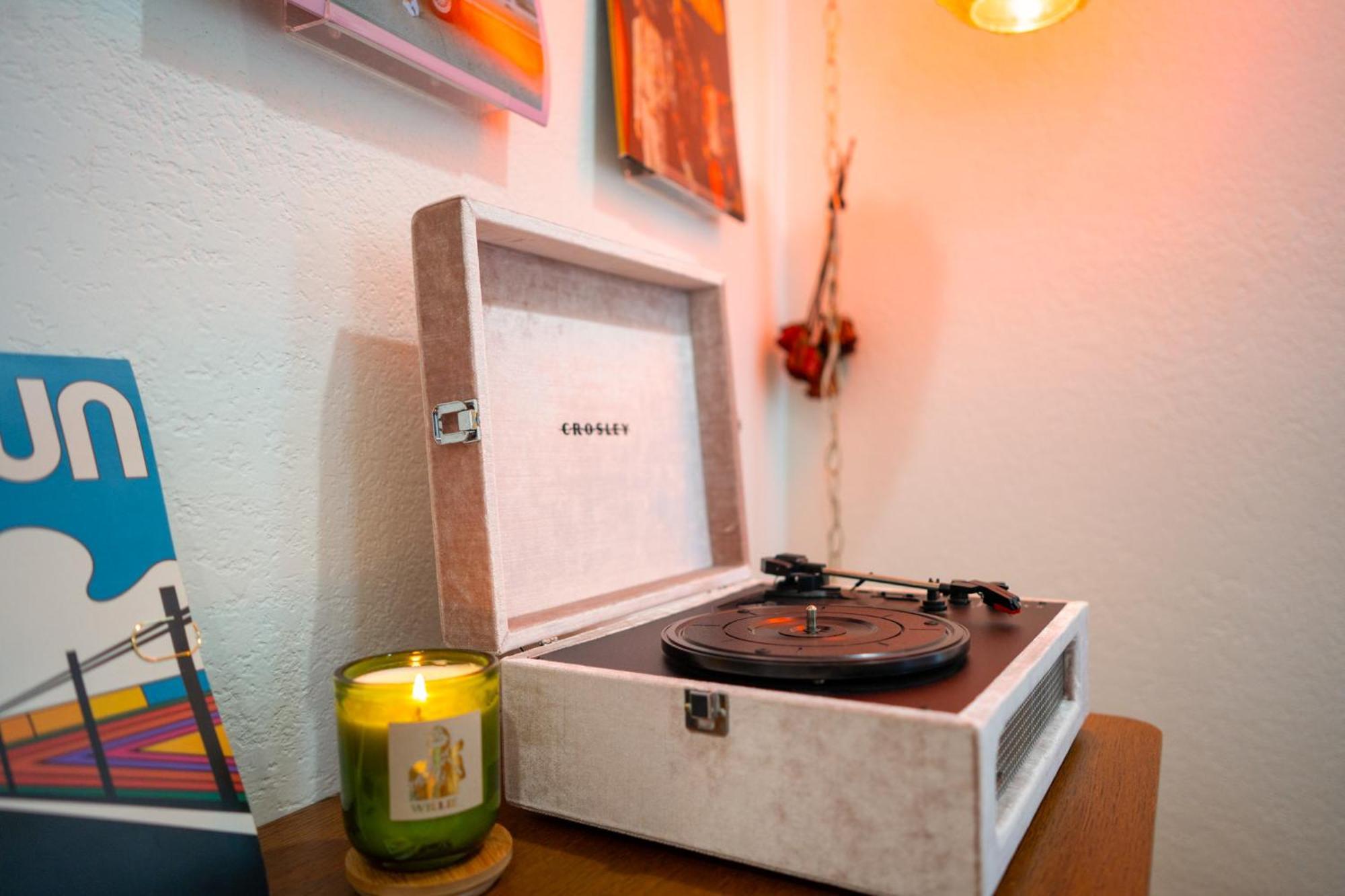 Stylish, Artsy Bungalow Central Eastside Austin Eksteriør billede