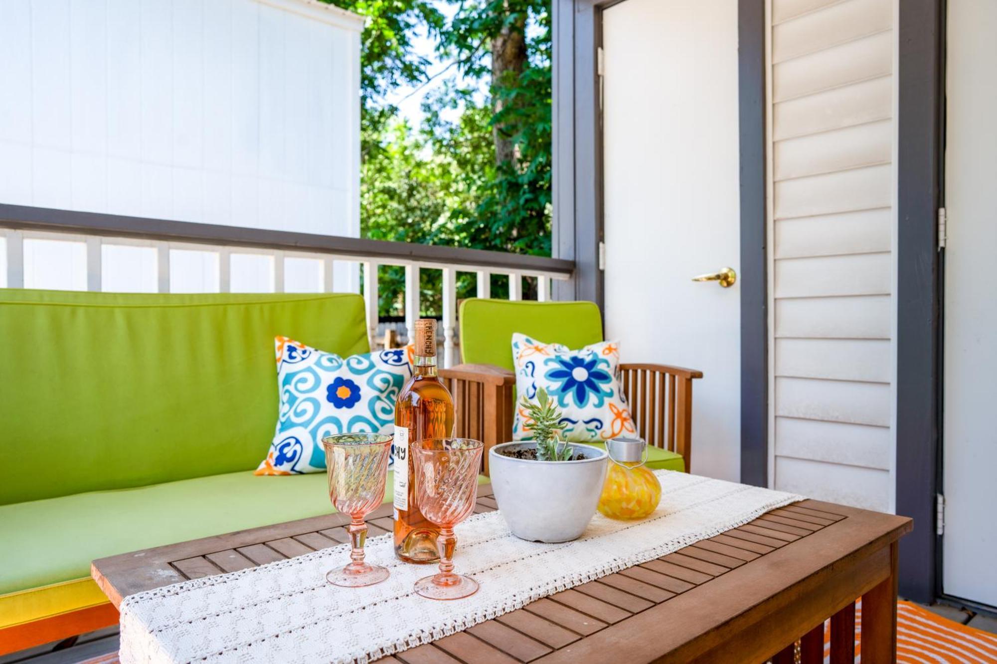 Stylish, Artsy Bungalow Central Eastside Austin Eksteriør billede